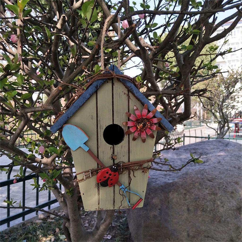Závěsná dřevěná ptačí budka pro hnízdění ptáků, ručně vyrobená venkovní ptačí hnízdní budka pro malé opeřené ptáky, úkryt, hnízdní budka