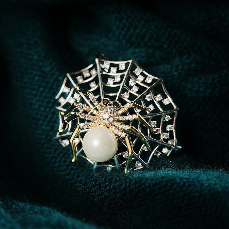 Bo Xin Yun Crystal Spider Brooch: Rotatable, Cute Korean Fashion Jacket Accessory Pin