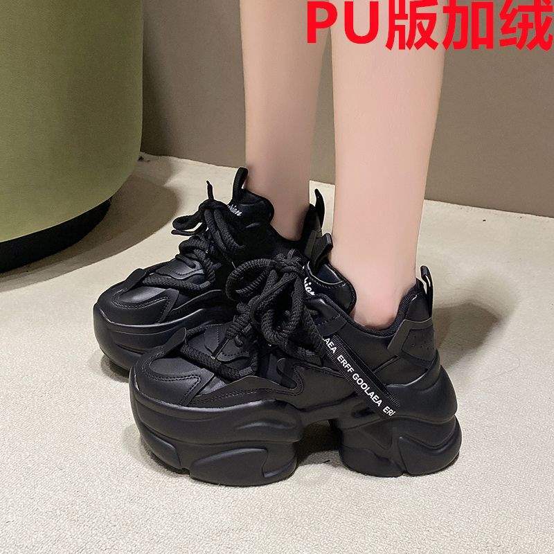 Koreanische Version Internet-Berühmtheit Konter Samt kleine Plattform lässige Sportschuhe vielseitige Schnürer Dad Shoes Damen neue Modelle