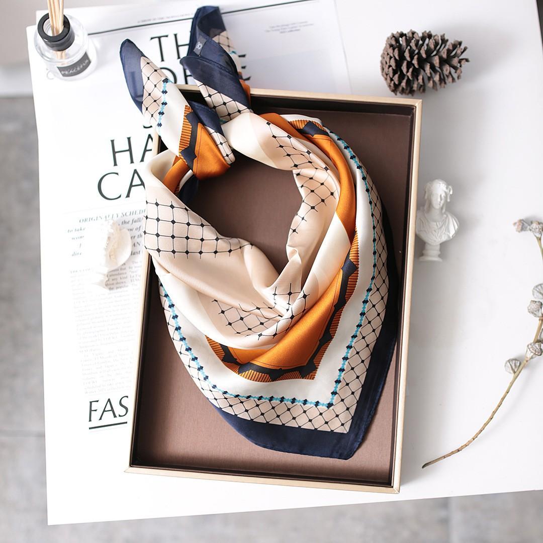 

Fashionable Silk-Like Square Scarf Lightweight Stylish Versatile For Women Spring Autumn Casual Wear Neutral Colors Multi-Purpose Accessory 70*70cm