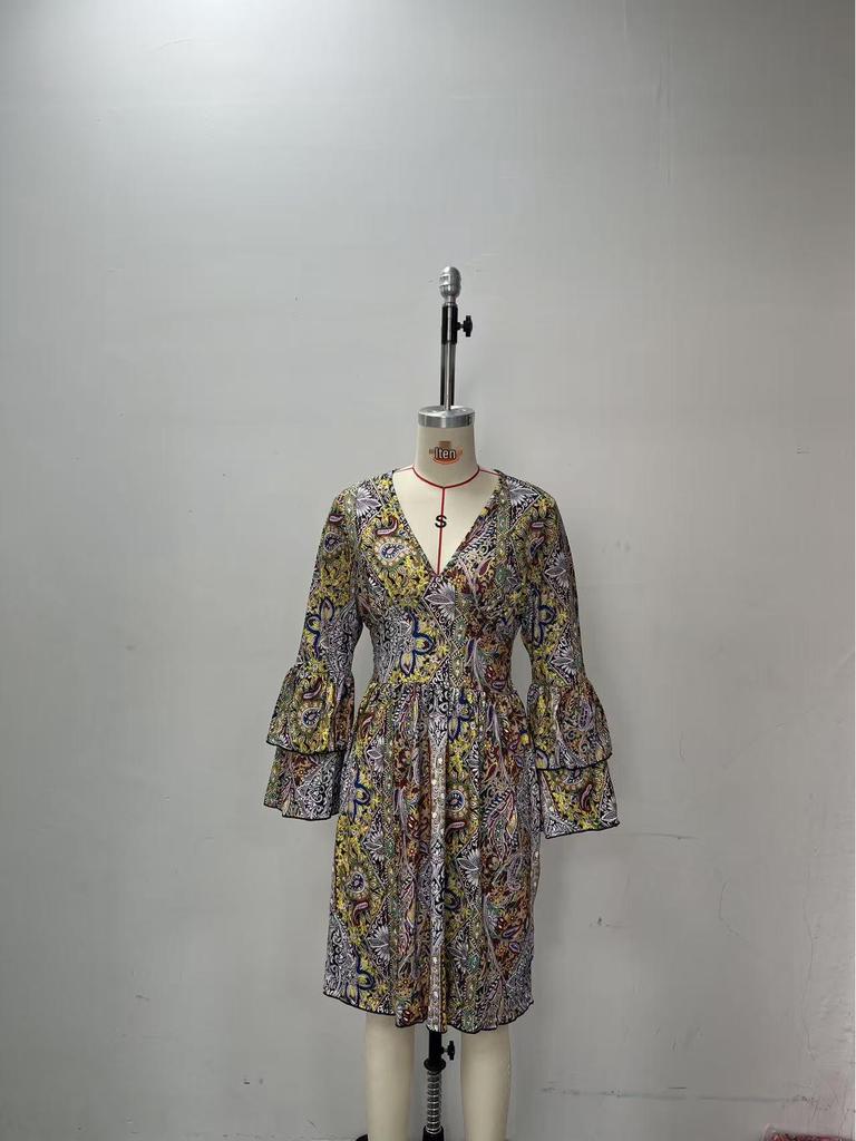 2024 Elegant Paisley V-Neck Flare Sleeve Dress for Women - Autumn/Winter Collection.
