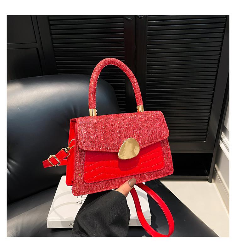 

Hong Kong style retro small bag women s bag 2025 popular new trendy fashion versatile chain messenger bag Internet celebrity small square bag красный