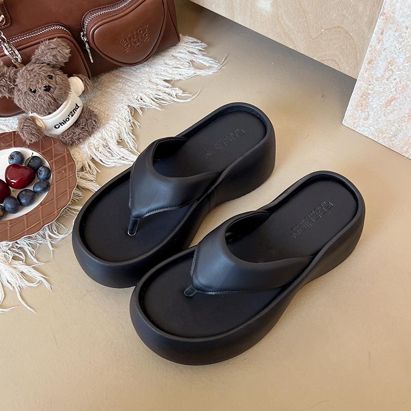 Internet celebrities thick-soled flip-flops shoes women's summer wear 2025 new fashion casual high-end beach sandals