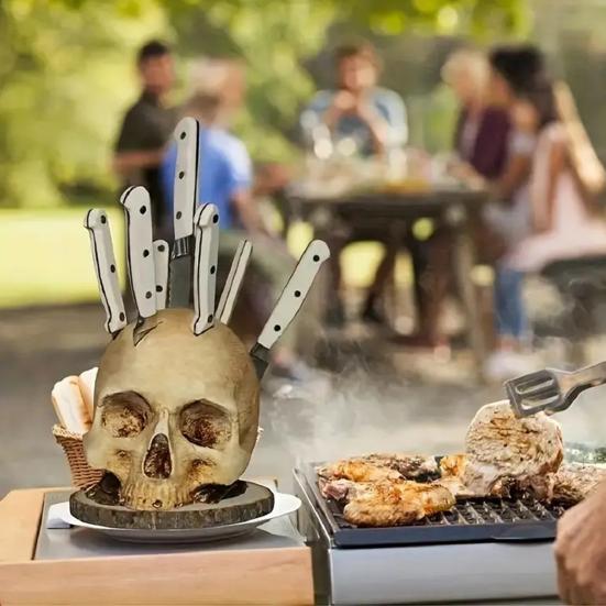 Schädel-förmiger Messerhalter mit Knochenstruktur Dunkles Horror Küchen-Dekor für Halloween Gotischer Stil Stabil Einzigartiges Geschenk für Horror-Fans