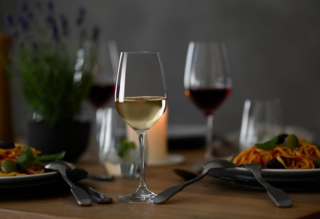 ZWIESEL GLAS Break-Resistant Wine Glasses, Vigna, for All Red Wines, Machine-Made, Pair of 2 Wine Goblets (m110485)