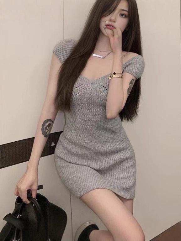 Spicy Girl V-Neck Sweater & Hip-Hugging Skirt Two-Piece Set: Long-Sleeve Cardigan Jacket & Camisole Dress for Autumn/Winter.