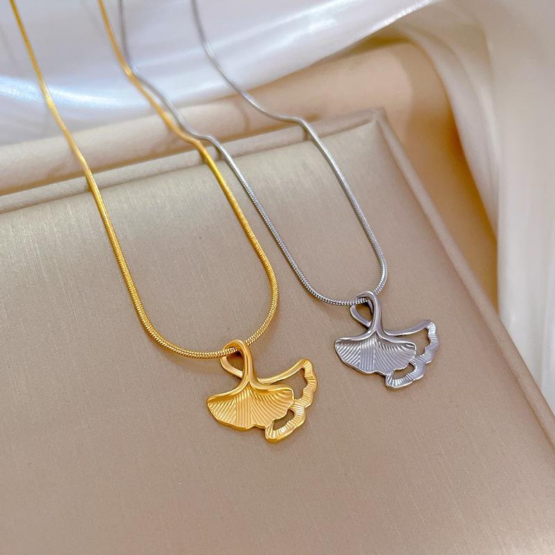 Titanium Steel Necklace Female Niche Design Simple Ginkgo Pendant Short Collarbone Chain Korean Version Cold Wind Neck