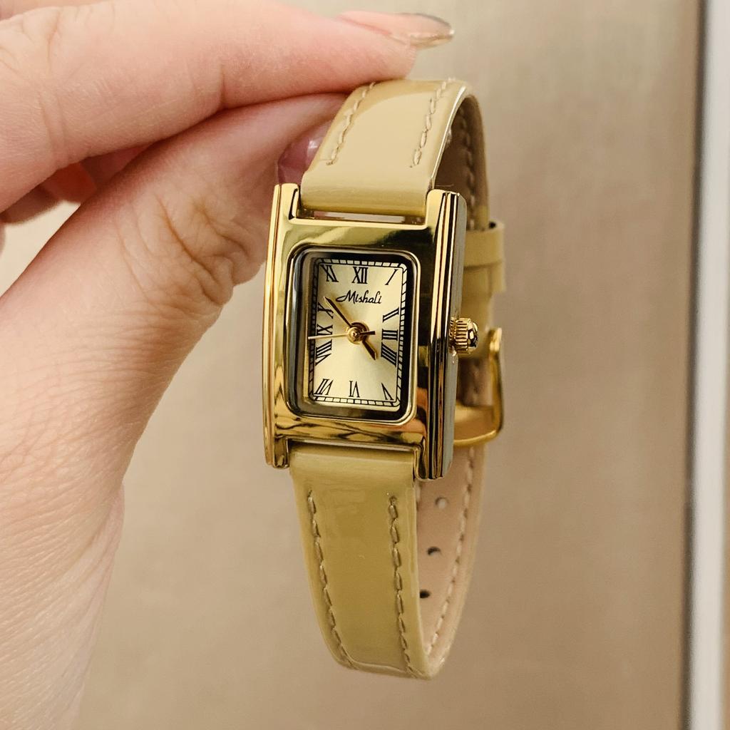New Small Dial Women'S Watch With Apricot Leather StrapStylish And Versatile Square Quartz Watch With A Simple And Vintage Feel.