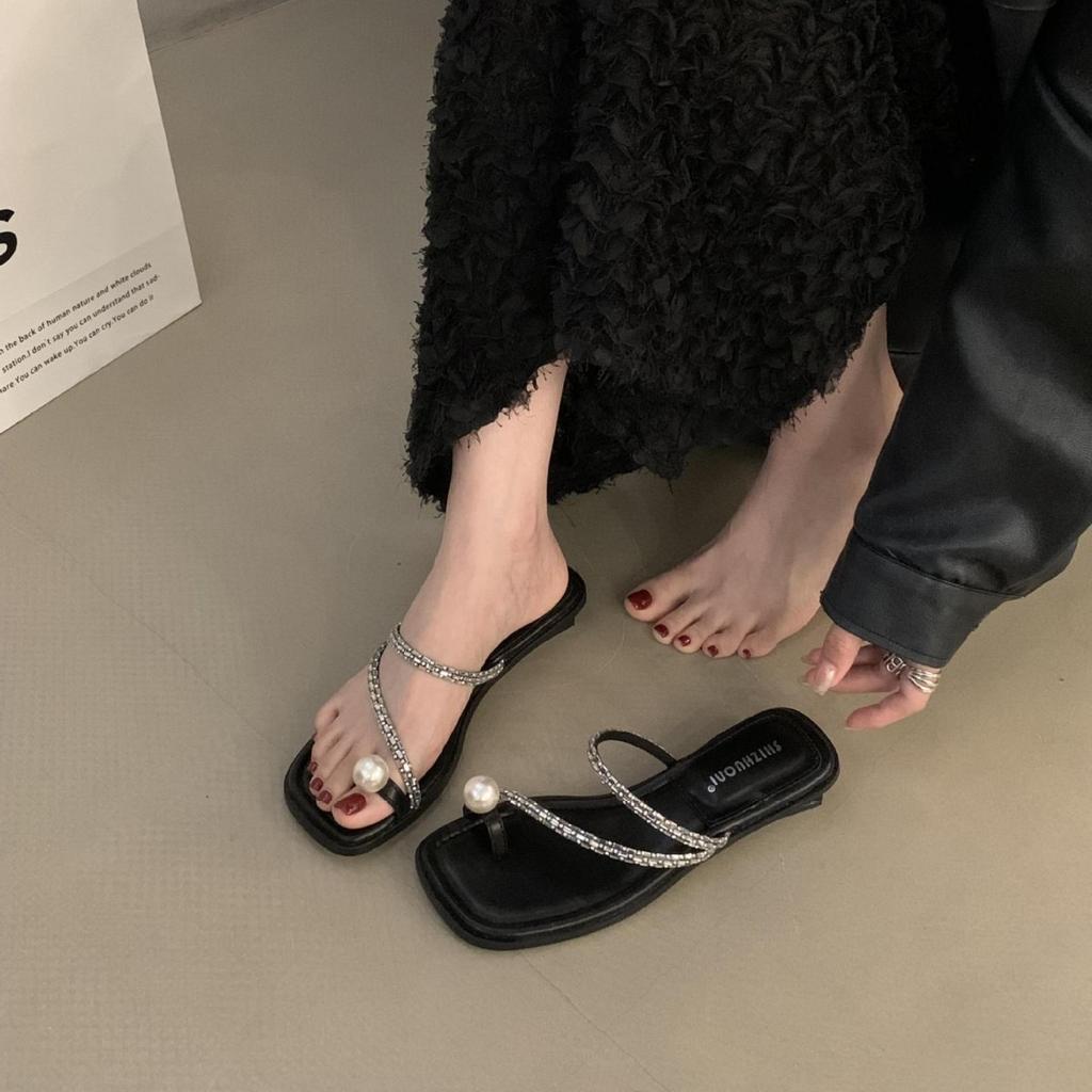 Low-heeled rhinestone cover-toed French small cool slippers fairy shoes wear 2025 new summer pearl silver sandals