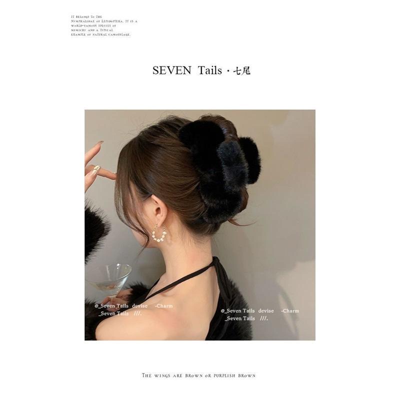 Large Plush Hair Claw Women For Thick Hair Autumn Winter Popular Shark Clip Niche Design Back Head Updo Hair Accessories