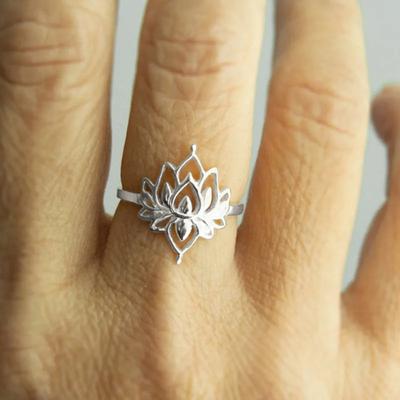 Huitan Romantische Lotusblume Damen Finger Fingerring High-End Goldfarbe Farbe/ Farbe Braut Hochzeit Anlass Party Event Braut Accessoires Ästhetisch