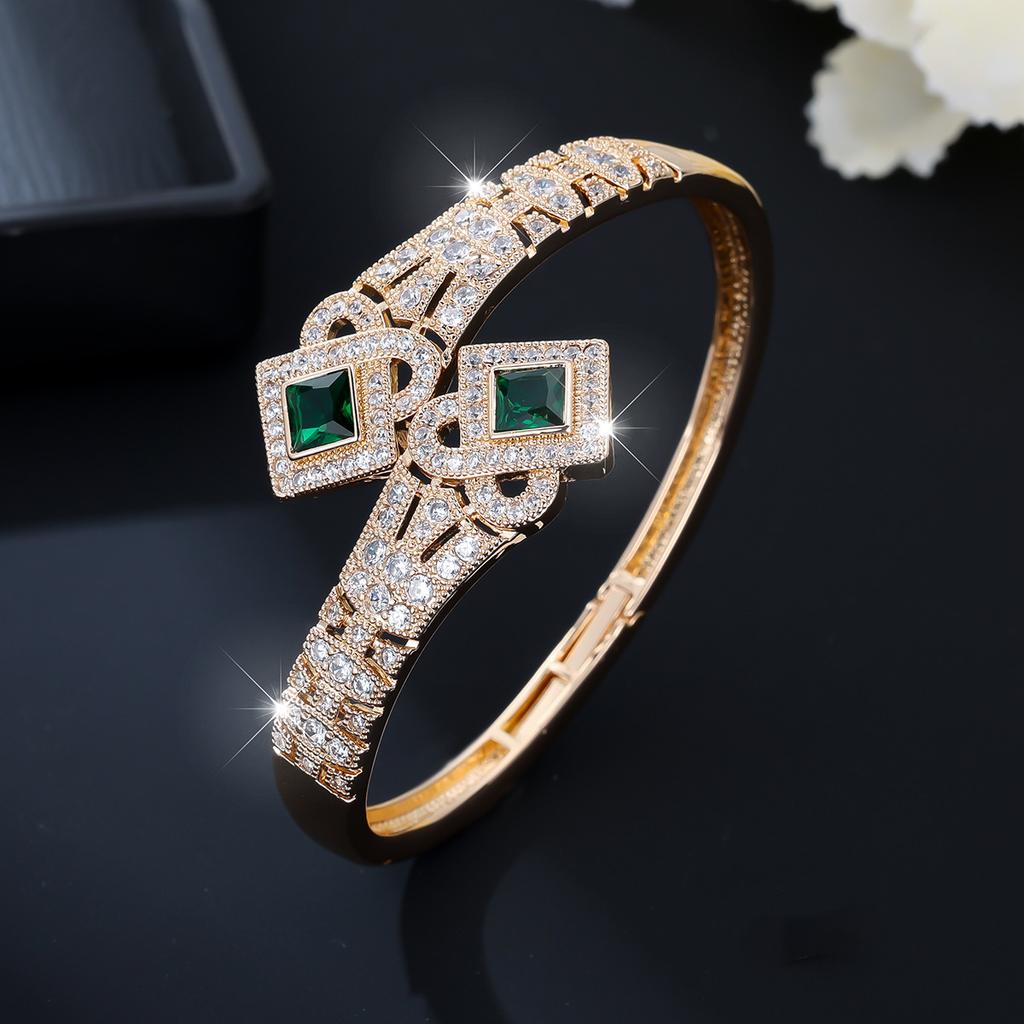 New High-end Super Flash Zircon Square Emerald Bracelet