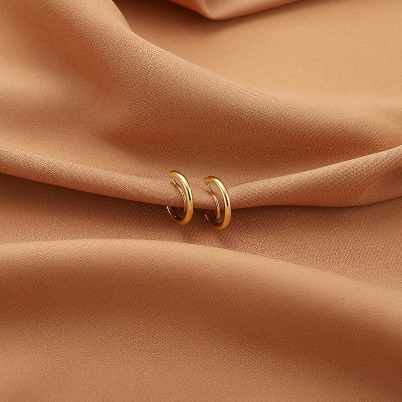 Pearl Mosquito Coil Disc Ear Clips: No-Pierce, Elegant French-Style Earrings for Women