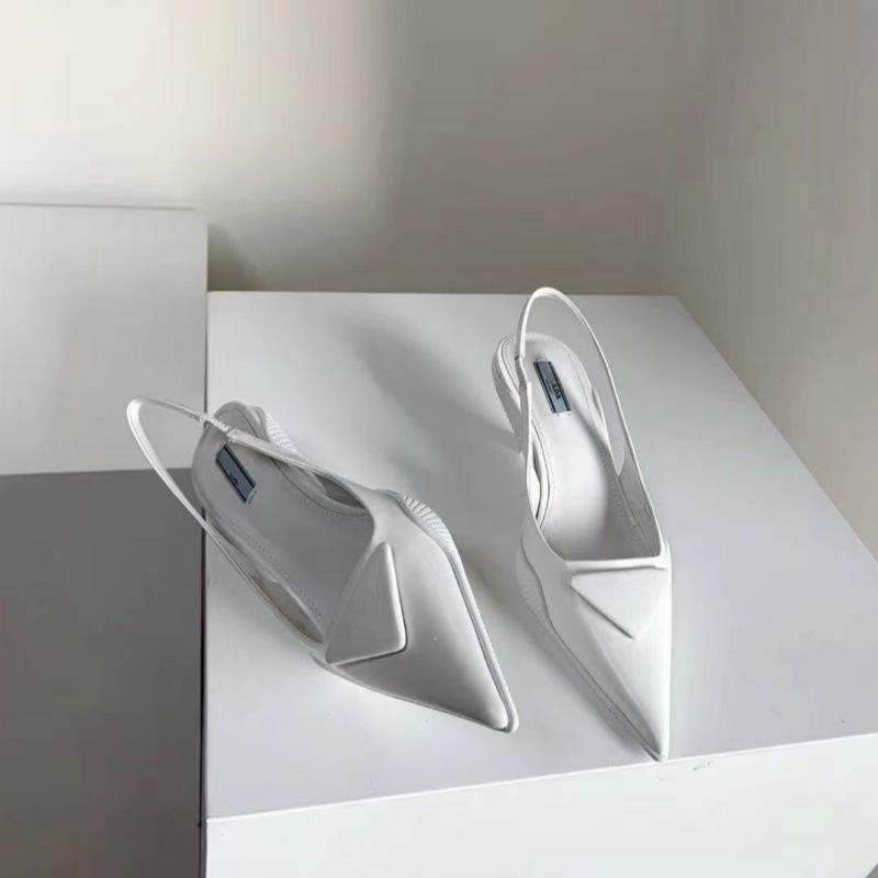 P casă etichetă triunghiulară pantofi cu toc înalt cu vârf femeie celebritate internet piele curea spate sandale toc pisoi cap sac gură superficială pantofi simpli versatili