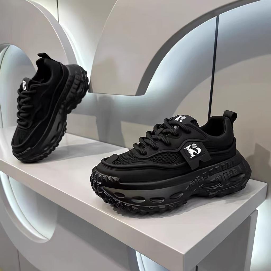 Men's shoes for men's summer trendy brand casual sports shoes for running, non-slip thick sole, and high rise inwards.