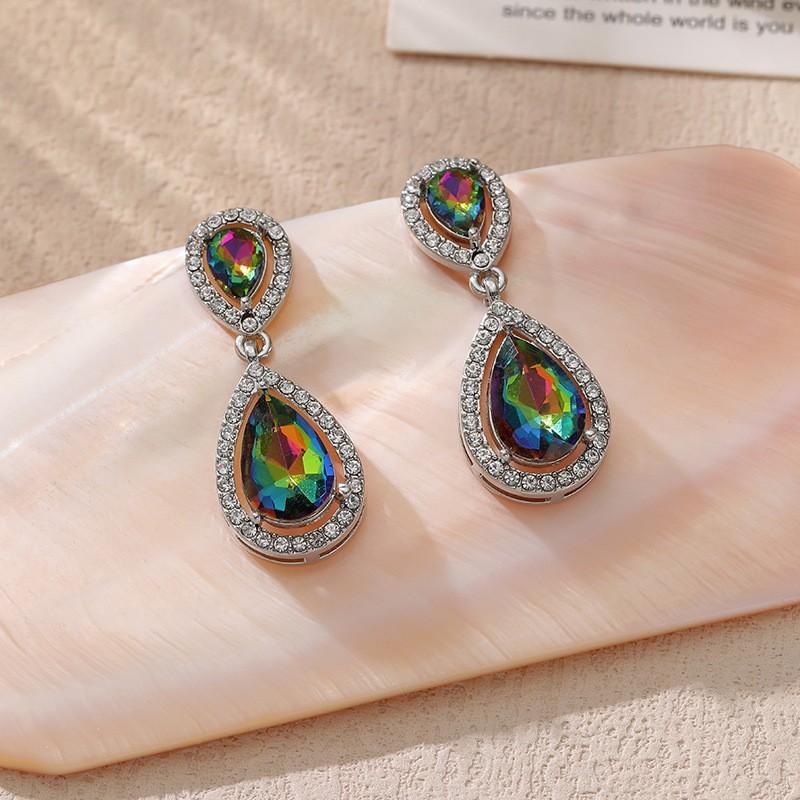 

Fashion temperament niche high-end feeling water drop zircon earrings women s wedding dress with shiny earrings