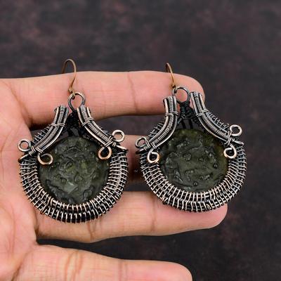 Orecchino in Moldavite e Rame Orecchini Avvolti in Filo di Rame Orecchino Fatto a Mano Gioiello in Moldavite Regalo per la Mamma Gioiello in Rame con Pietra Preziosa Orecchini da Donna