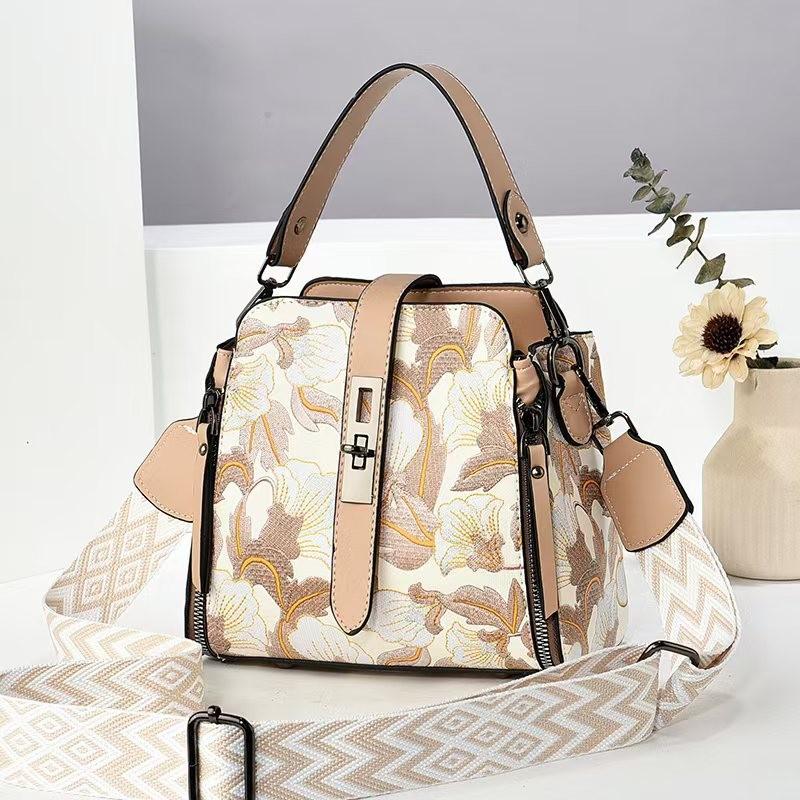 Urban Designer Chic Handheld Bucket Bag With Soft Pu Material And Lining Polyester