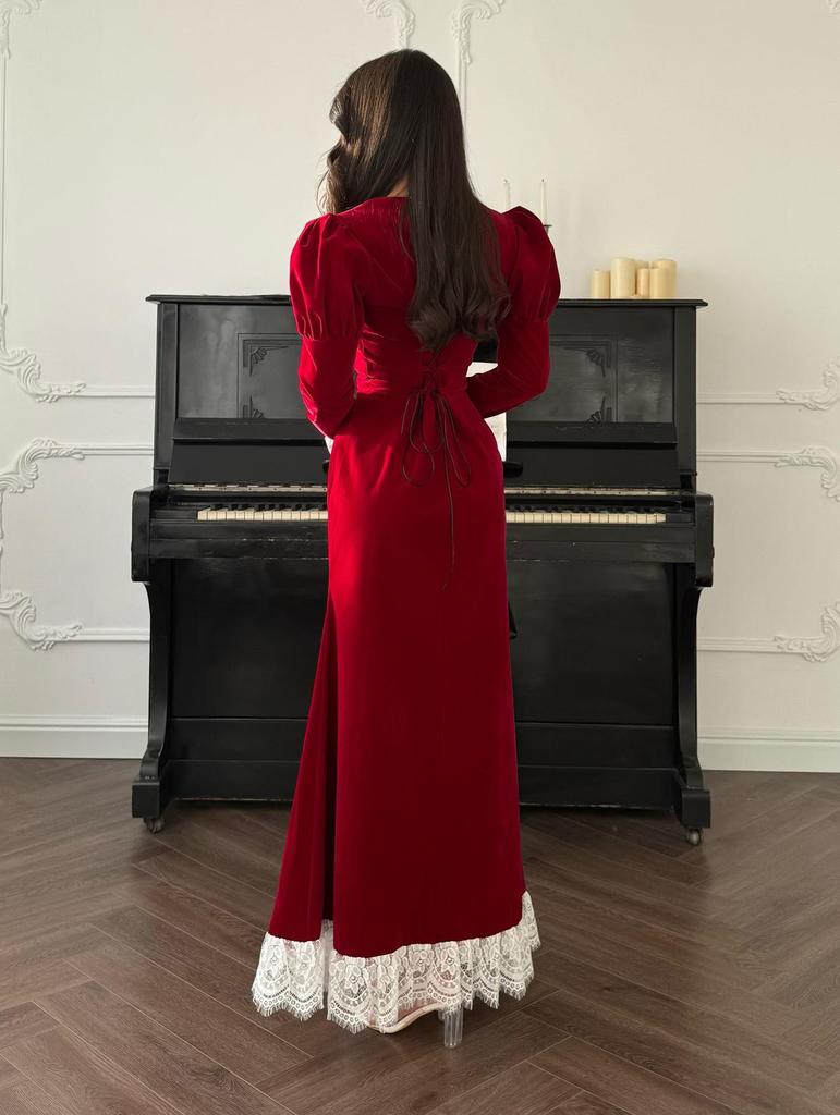 2025 Women's Winter Lace Patchwork Waist-Cinching Slim Dress
