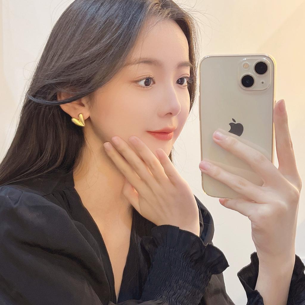 Simple Design Retro Love Metal Heart-shaped Matte Gold Earrings A Versatile Daily Accessory for Girls In 2025 Fashion Jewelry