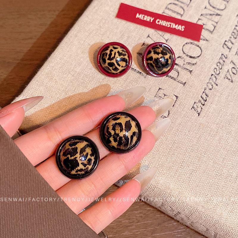 Hong Kong style retro leopard print earrings women's stud earrings temperament earrings