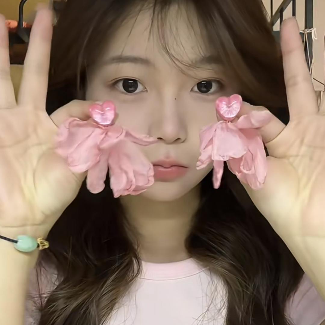 

Rose Petal Long Fringed Earrings Personality Versatile Sweet Earrings Fashion Small Fresh Temperament Earrings Women