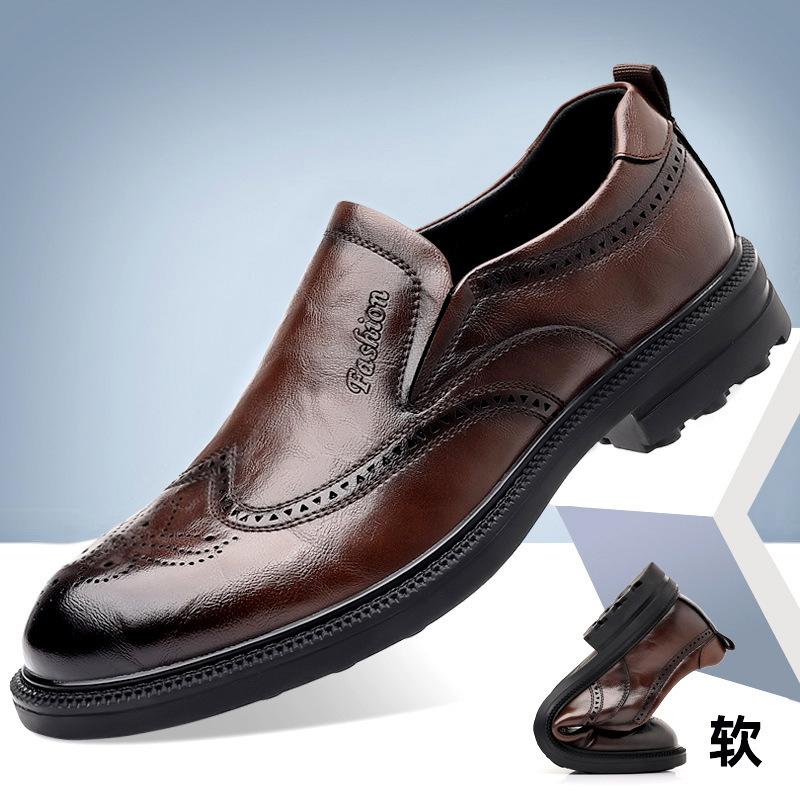 2025 Frühling atmungsaktive lässige Lederschuhe Herren formell Business Herren Ein-Pedal Hochzeitsschuhe neue Brock Herrenschuhe