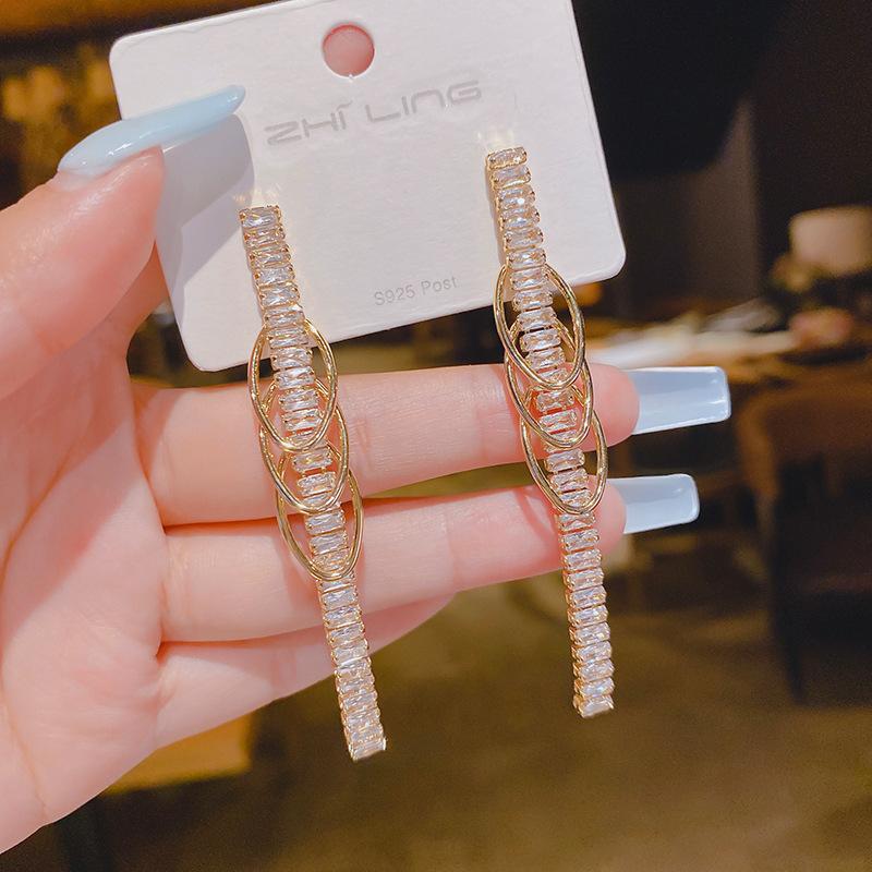 Light luxury high-end sense gold long fringed temperament earrings fashionable atmosphere versatile stud earrings personalized daily earrings