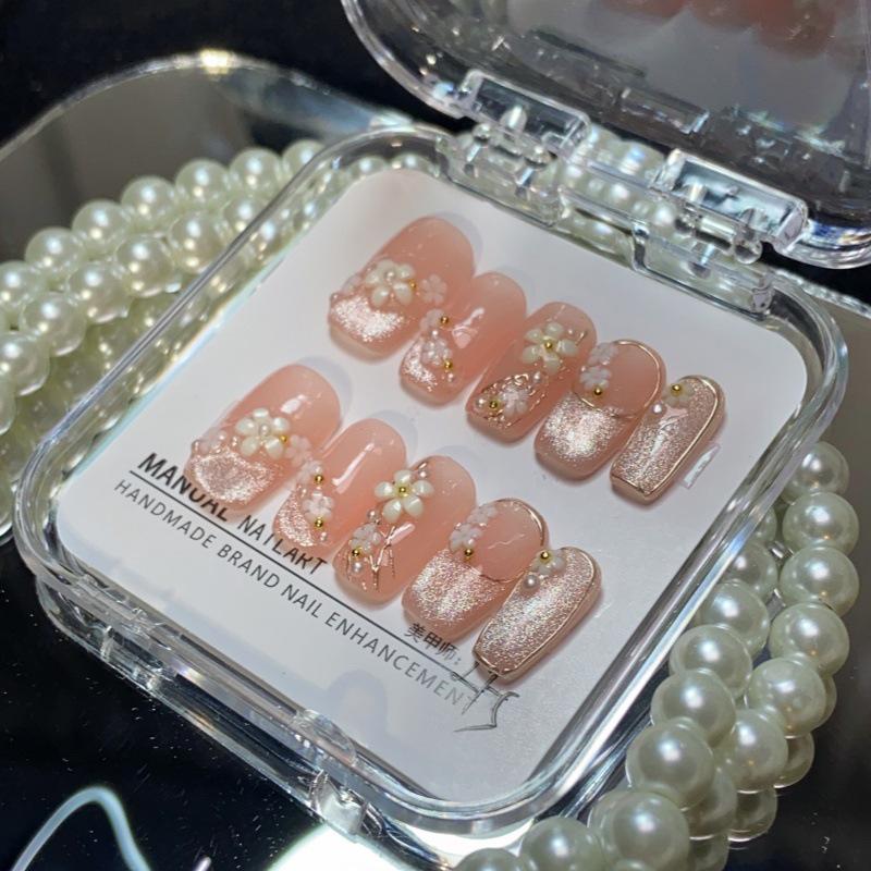 

Cat Eye Hand-Painted Flower Nude Fake Nails - High-End Whitening Finish