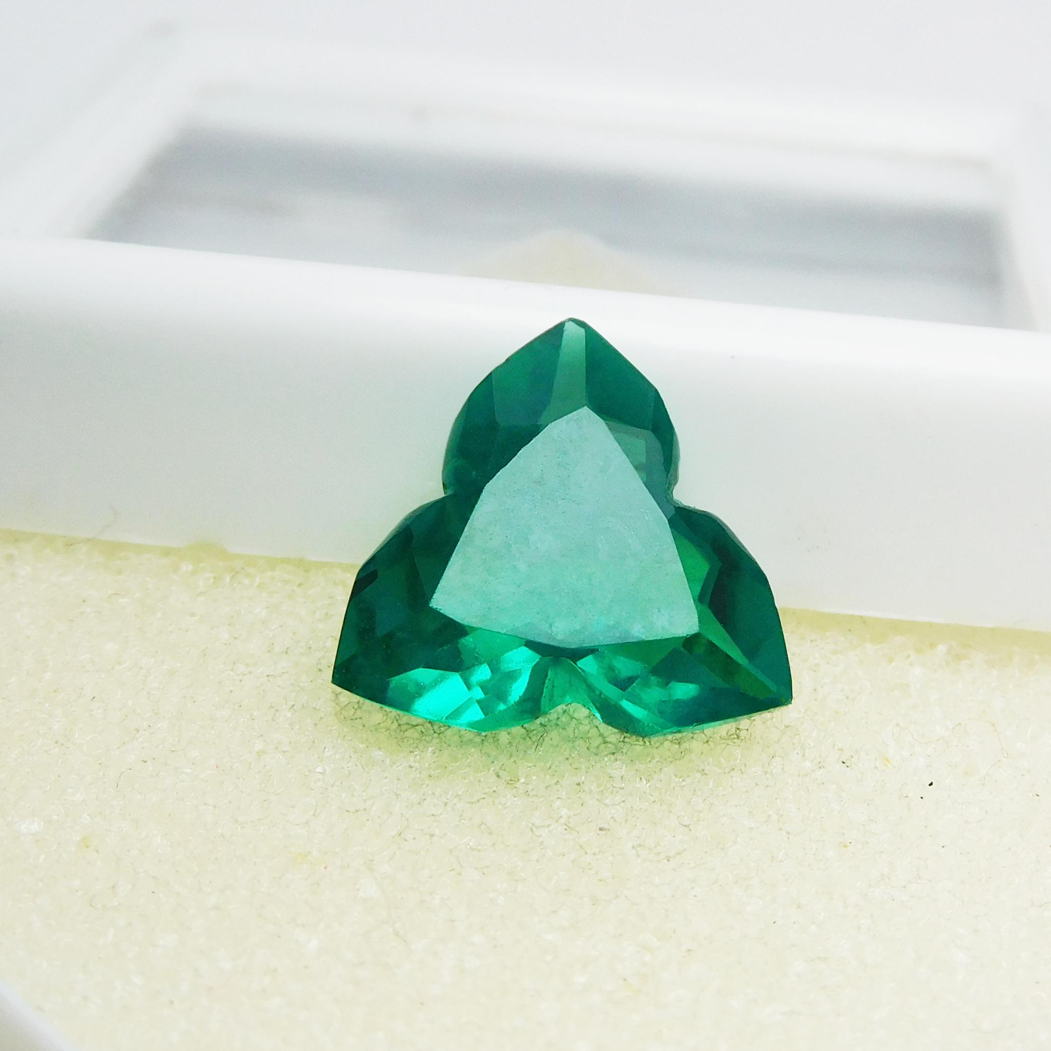 

Natural Green Sapphire 8.85 Ct Extremely Rare Fancy Cut CERTIFIED Gemstone 13 mm Approx. зелений