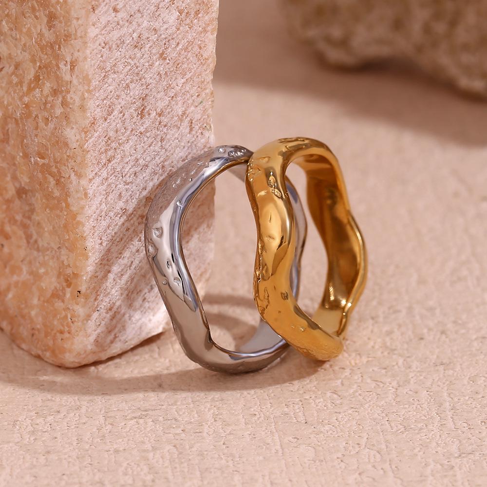 European & American 18K Gold-Plated Retro Wave Ring – Women's Stainless Steel Hand Jewelry