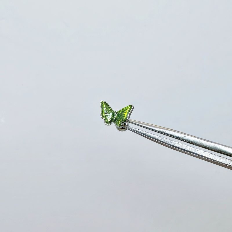 

Двадцать два сережки Динму Подходят для лета Фантазийные желтые Серьги-пусеты для козелка уха Серьги-пины для козелка уха Серьги-подвески в форме сердца 1# yellow-green butterfly stud earrings