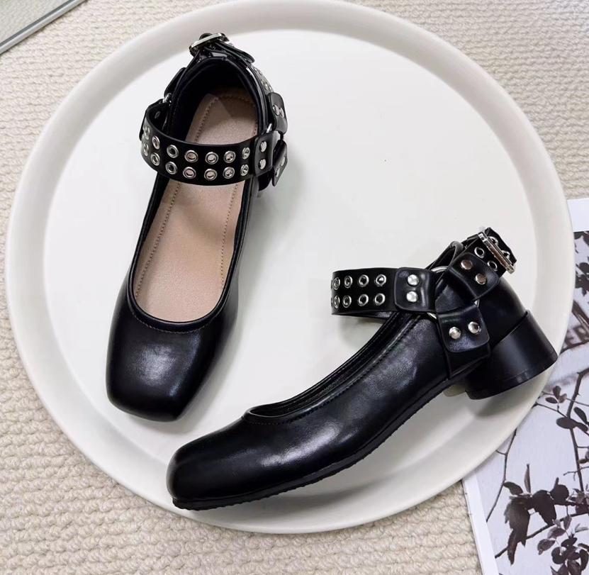 Mode Punk Nitar Spänne Rem Mary Janes Kvinnor Fyrkantig Tå Solid Läder Ballerinaskor Damer Mjuka Slip-On Loafers Femme Platta Ballerinor