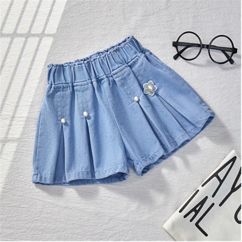 Children's denim shorts medium and large children's baby pants real pocket girls' shorts are sent on behalf of one piece.