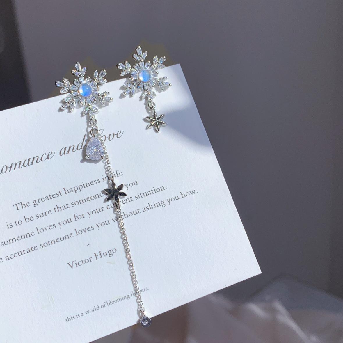 

Korea Exquisite Super Flash Zircon Snowflake Tassel Chain Asymmetrical Stud Earrings for Women Dangle Earrings Piercing Jewelry