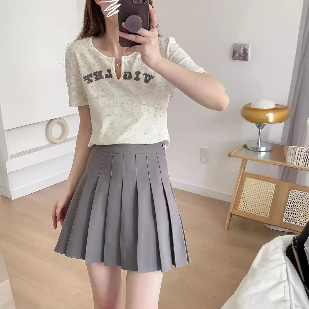 

In-Stock Starry Gray Pleated High-Waisted Midi Skirt - Spring/Summer 2024, Slimming Academy Style, Versatile JK Short Skirt. XS