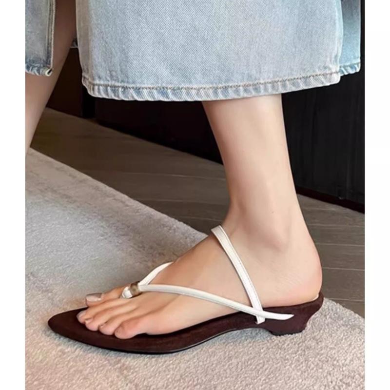 

Французская ниша может носить две повседневные остроносые сандалии женские новые универсальные темпераментные шлепанцы на низком каблуке крутые тапочки 39 белый