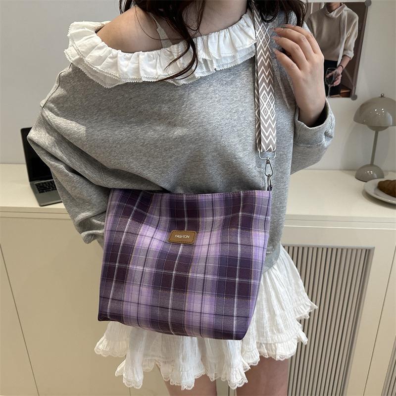 Stilvolle, schlichte und geräumige Umhängetasche mit Karomuster in Kontrastfarben, vielseitige Pendler-Sommer-Neuheit, Tragetasche für Damen