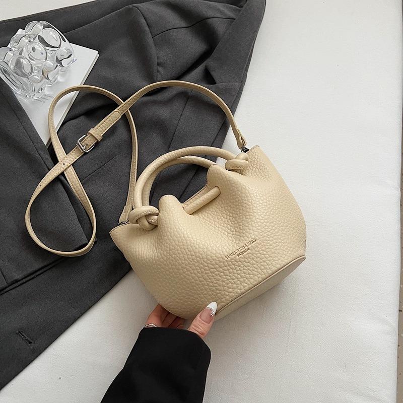 Spring and summer retro high-end bag women's new fashion versatile messenger bag portable bucket bag