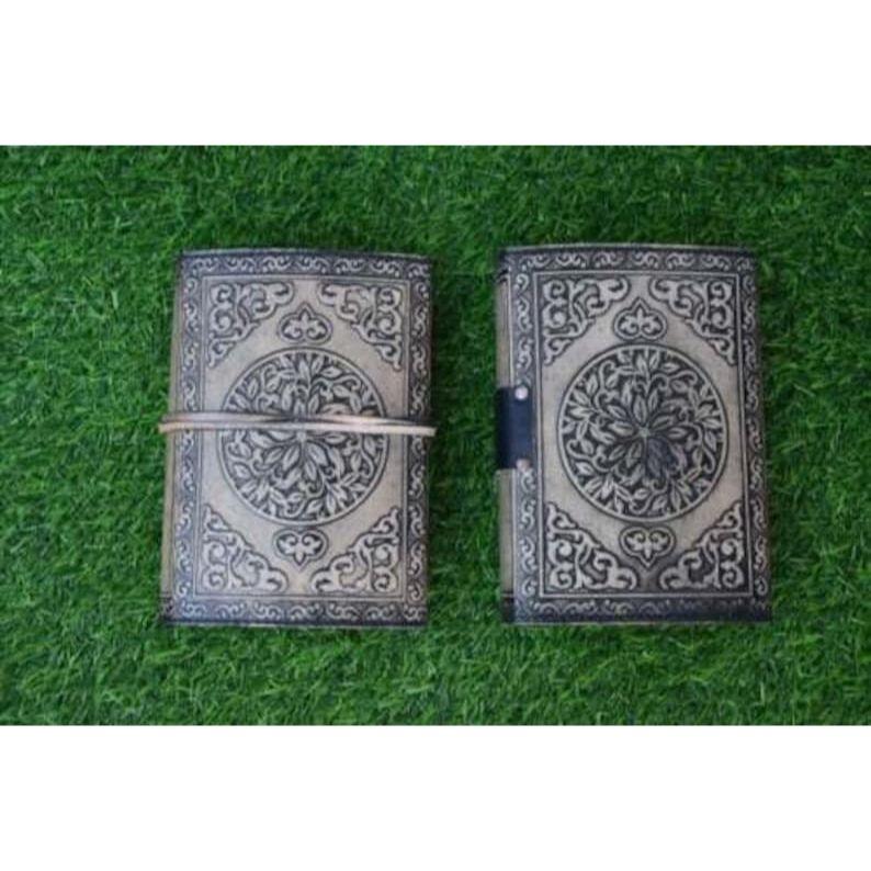 Antikes Dreifach-Mondstein handgefertigtes Lederjournal Vintage-Seiten Schlichte weiße Seiten 200 Seiten LEDER-TAGEBUCH Messing C-VERSCHLUSS