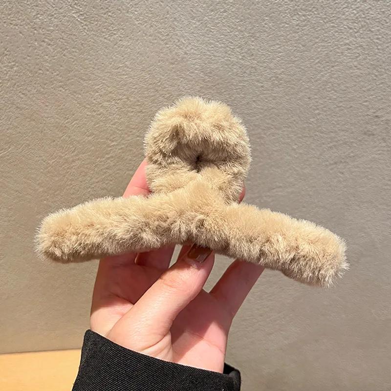 Large Plush Clip Back Head Hair Grab for Women Simple Temperament Hair Clip Hairy Shark Clip Korea Hair Accessories for Girls