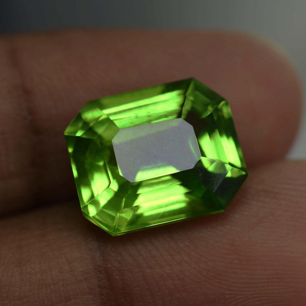 10.20 Ct Natural GREEN Peridot EMERALD  Shape   Rare Loose Gemstone