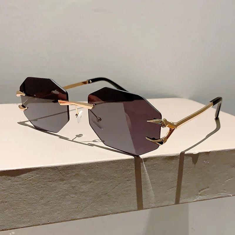 Moda Retro Punk Steam Style Okulary przeciwsłoneczne Kwadratowa Metalowa Oprawka Męskie i Damskie Okulary Przeciwsłoneczne Party Ozdobne Okulary