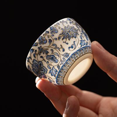 Coppa da tè piccola in porcellana bianca e blu con motivo a loto intrecciato di alta qualità, lusso leggero, singola, tribunale cinese