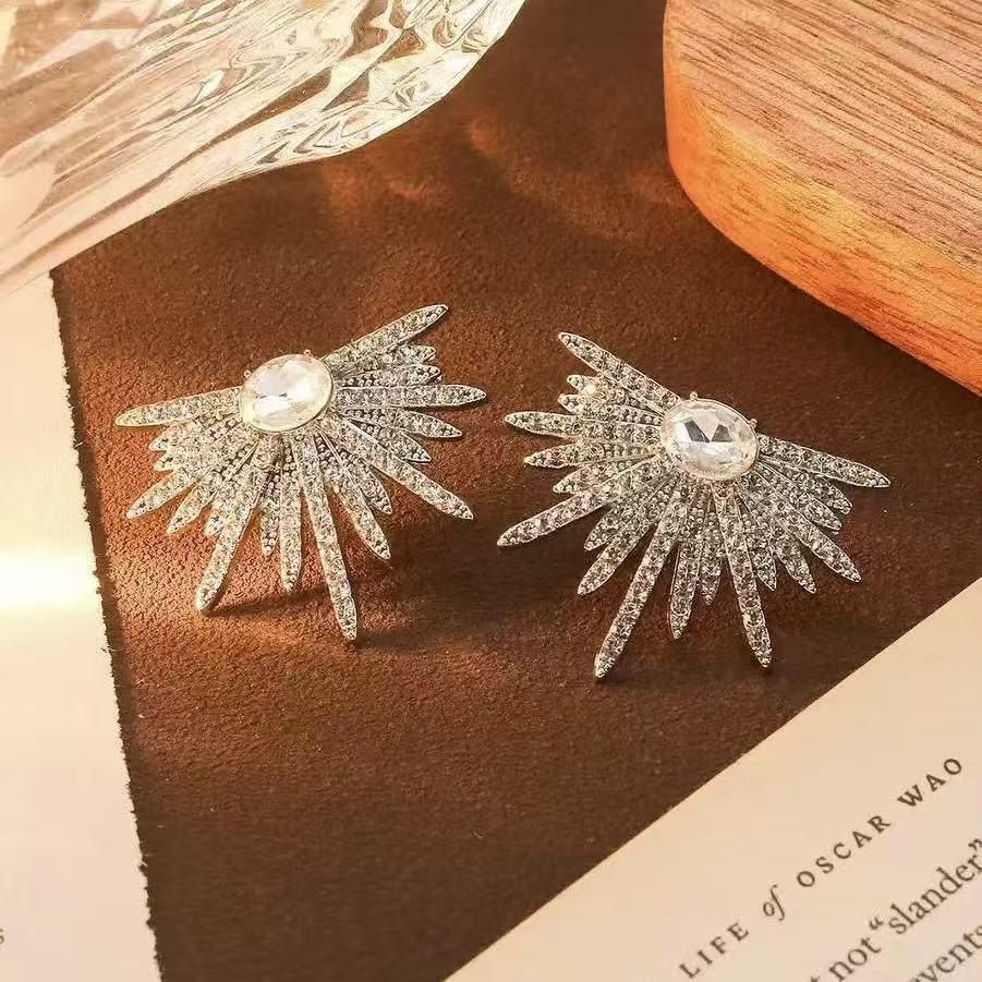 Luxury High-End Single Diamond Zirconia Stud Earrings - Exaggerated Internet Celebrity Style for Women