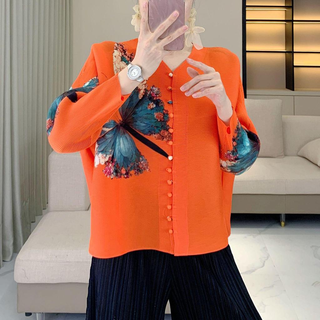 2025 Spring Butterfly Print Ruched Nine-Sleeve Cardigan: Chinese Style Buttoned Top for Moms