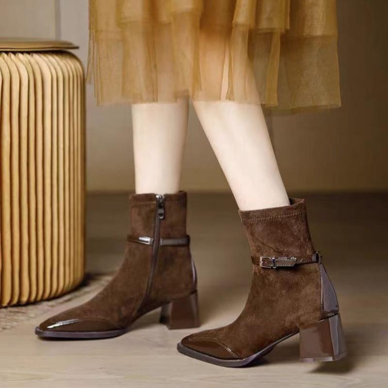 

Мода 2024 года женские ботильоны на толстом высоком каблуке замшевые женские туфли с пряжкой новые зимние сексуальные модные дизайнерские брендовые короткие модные ботинки 40 коричневый