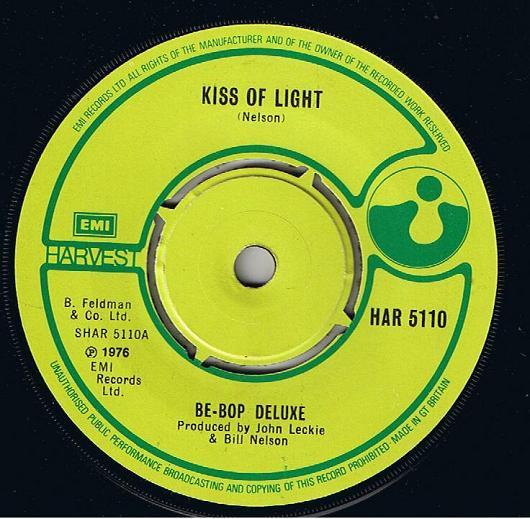 

7-дюймовая пластинка BE BOP DELUXE FUNKY PHASER HIS Kiss Of Light Shine HAR5110 Harvest 1976 UK Rock Б/у