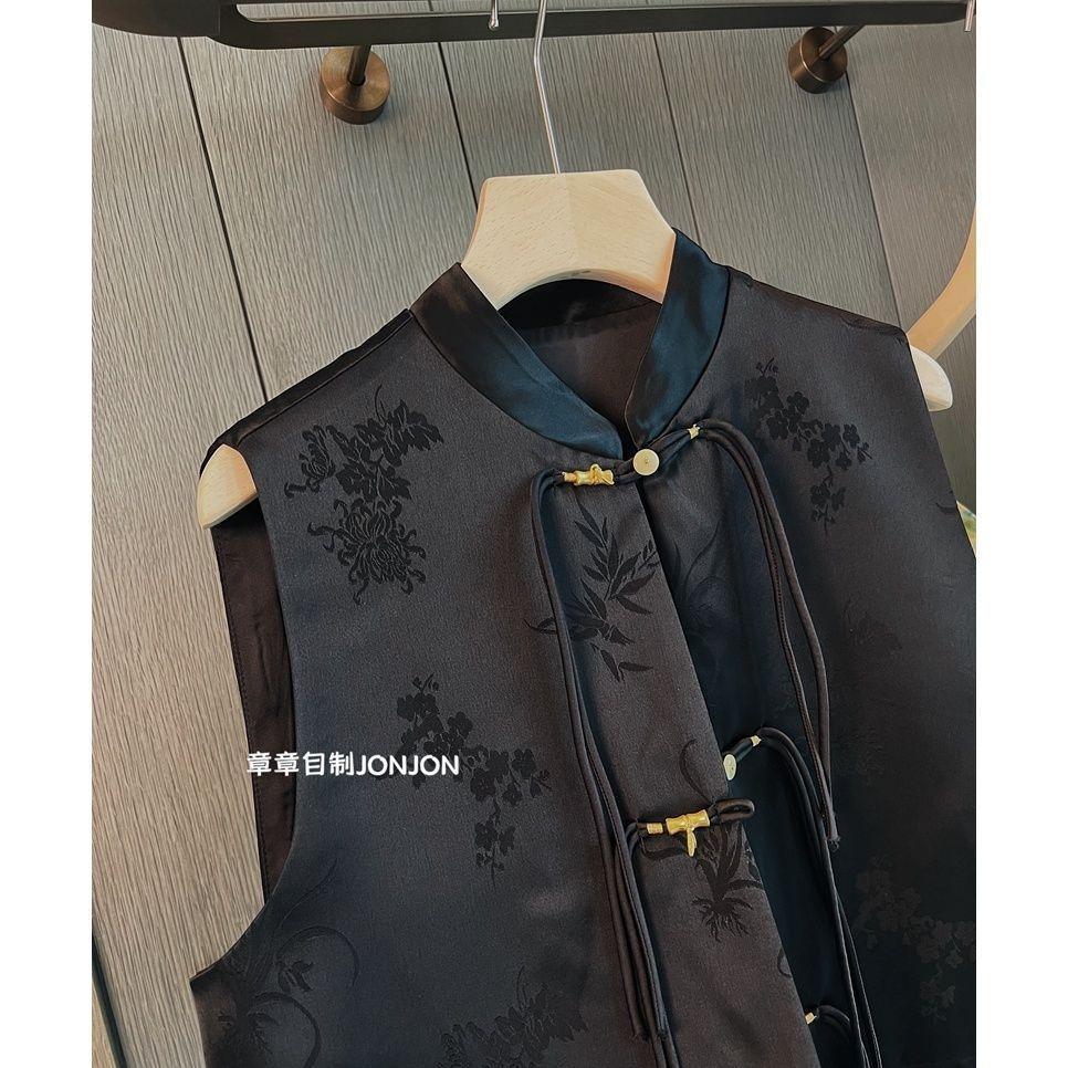 

2025 ранняя весна жаккардовая текстура темперамент тонкий атласный черный жилет высококлассный шелковистый драпировка пряжка женский 3XL (recommended 138-75kg)