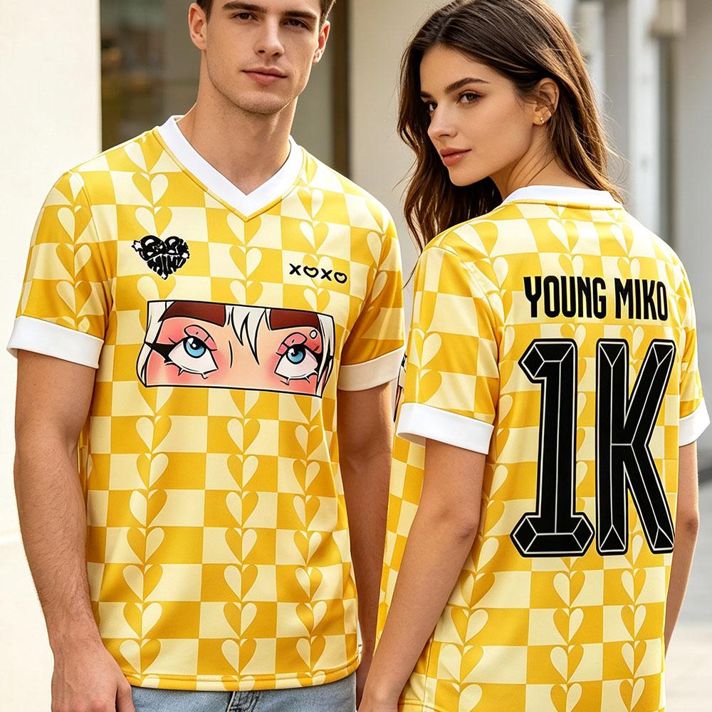Junges Miko Design Druck Fußballtrikot V-Ausschnitt Sommer HerrenDamen Fußball T-Shirts Kurzarm Lässige Mode Lockeres T-Shirt Streetwear